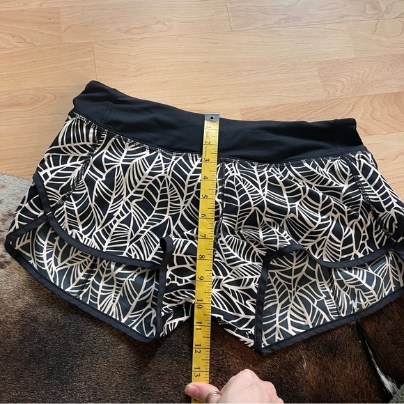 LULULEMON Speed Up Shorts‎ 3” In Pretty Palm Black Angel Wing Black Size 6 - Picture 10 of 10